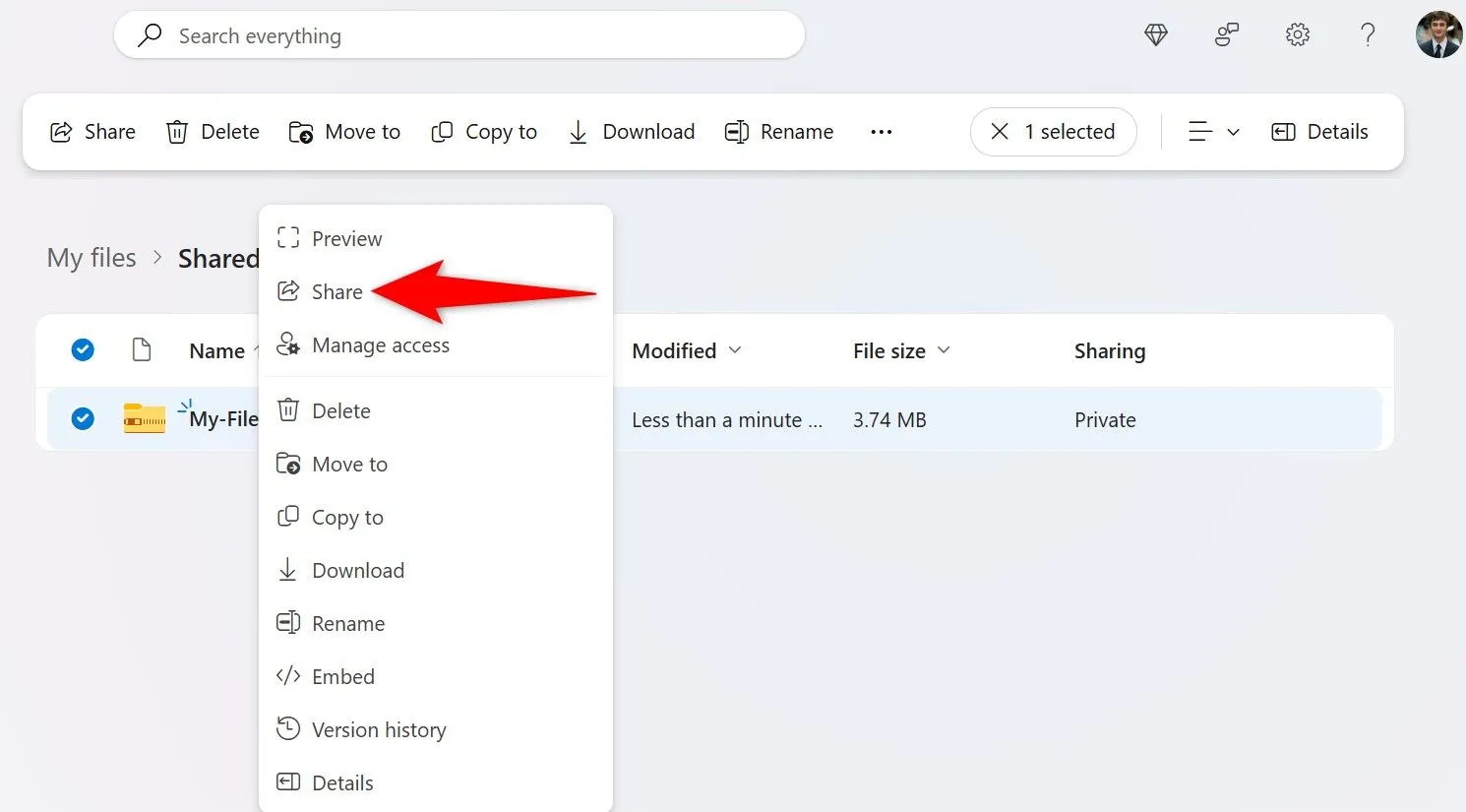 Tùy chọn &quot;Chia sẻ&quot; khi chuột phải vào tệp đã tải lên trên Microsoft OneDrive.