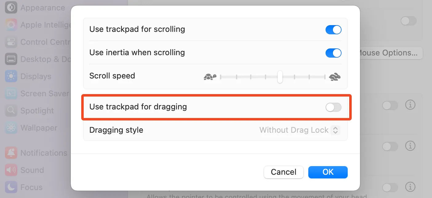 Tùy chọn &quot;Sử dụng trackpad để kéo&quot; trong cài đặt Trợ năng của macOS, cho phép kéo thả đối tượng mà không cần nhấn giữ nút chuột.
