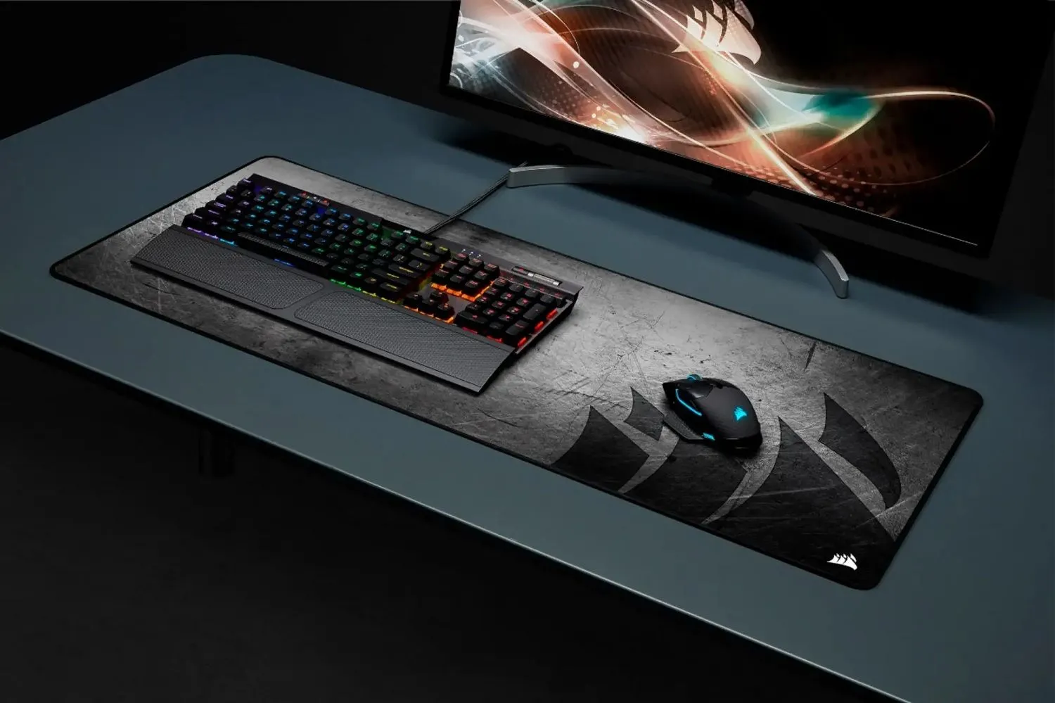 Bàn di chuột gaming vải chống tràn CORSAIR MM350 PRO extended XL màu đen, rộng rãi hỗ trợ cổ tay