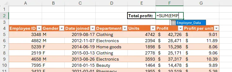 Chú giải công cụ trong Excel hiển thị tên bảng gợi ý để thêm vào công thức, hỗ trợ người dùng tạo tham chiếu có cấu trúc nhanh chóng.