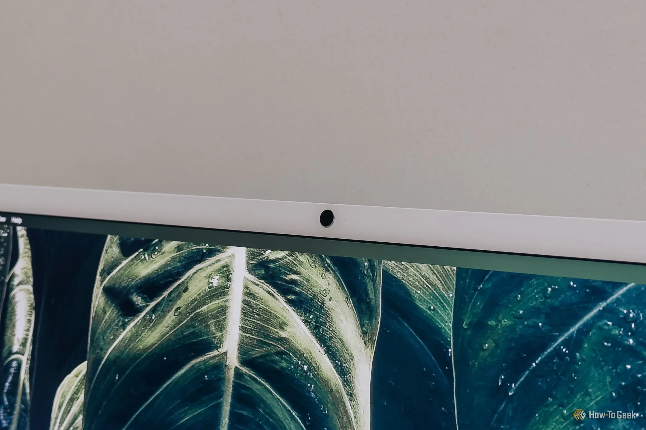 Webcam tích hợp trên iMac M4 màu xanh lá, cho chất lượng cuộc gọi video sắc nét