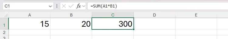 Trang tính Excel với công thức SUM tại ô C1 nhân giá trị A1 và B1